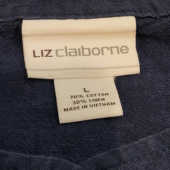 Liz Claiborne size large camp shirt in the color blue - Picture 7 of 12